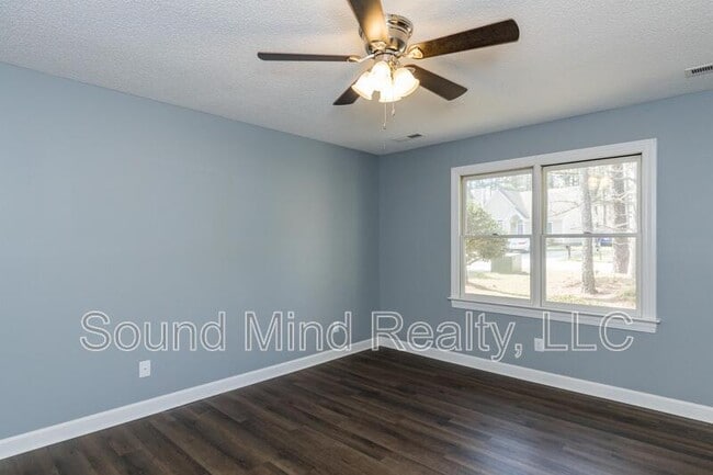 Building Photo - 2145 Tanglewood Rd