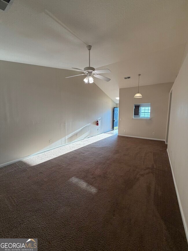 Building Photo - 410 E Lawnwood Ave