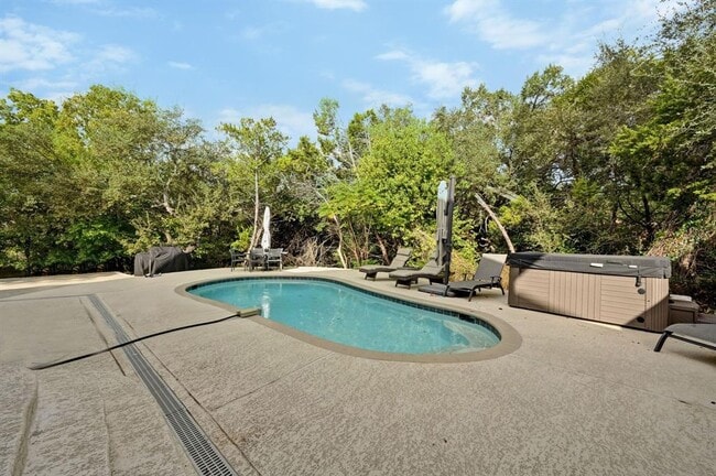 Building Photo - 201 Comanche Camp