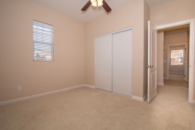 Building Photo - 4 Bed / 2.5 Bath Home with Premium Panoram...