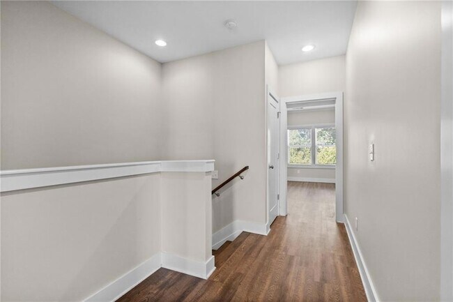 Building Photo - 2180 Colvin Ct NW