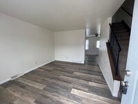 Building Photo - 2 bedroom townhouse- located near outdoor ...