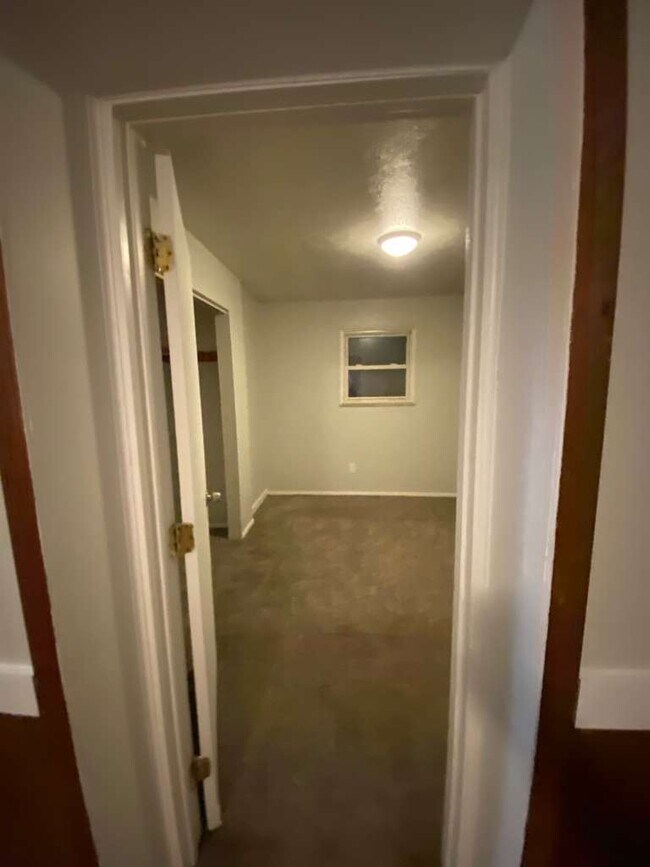 Building Photo - 1228 E 340th St