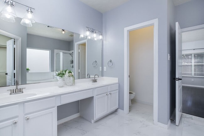 Building Photo - 28610 Hidden Cove Dr