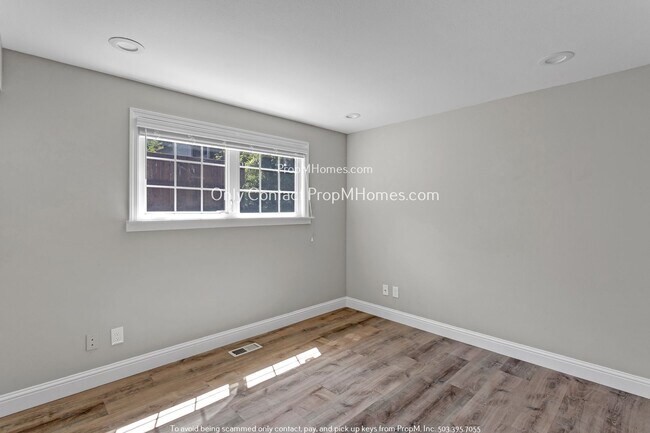 Building Photo - Charming Portland Retreat: Spacious Home w...