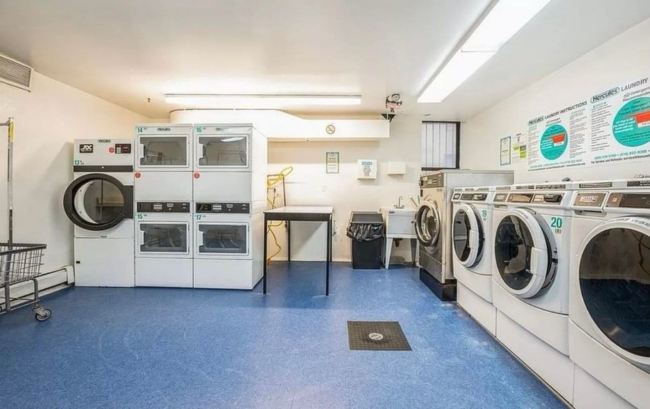 Building Photo - 581 Academy St