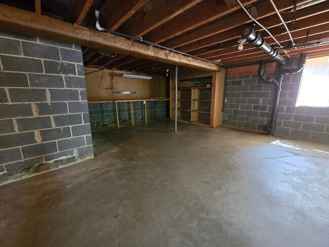Building Photo - 3109 Dekalb Dr SW