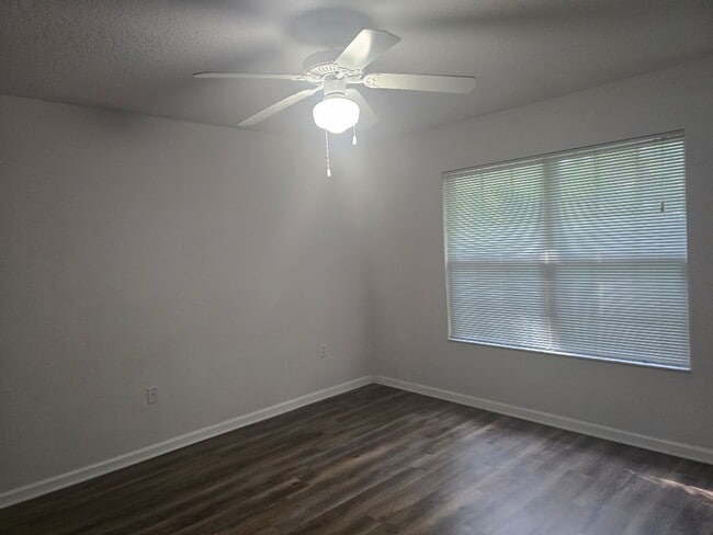 Building Photo - Brick Duplex 3/2 Home on Grandview