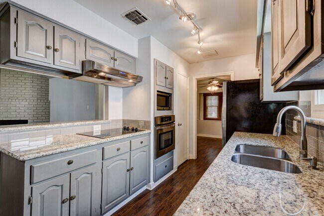 Building Photo - 6126 Rena St