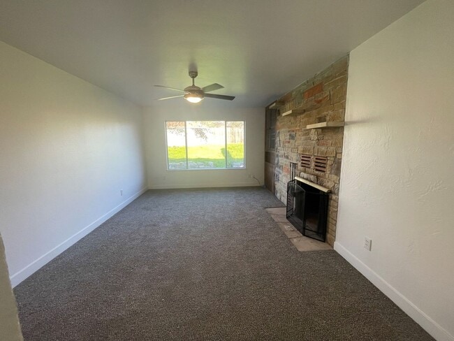 Building Photo - Updated Folsom Home Available September 5th