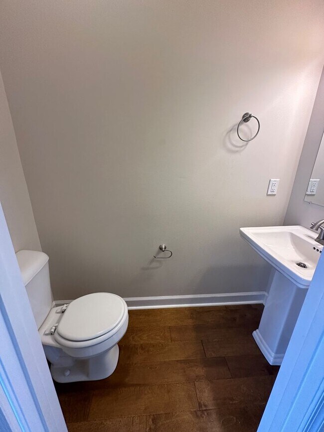 Building Photo - Townhouse for Rent in Cedar Point