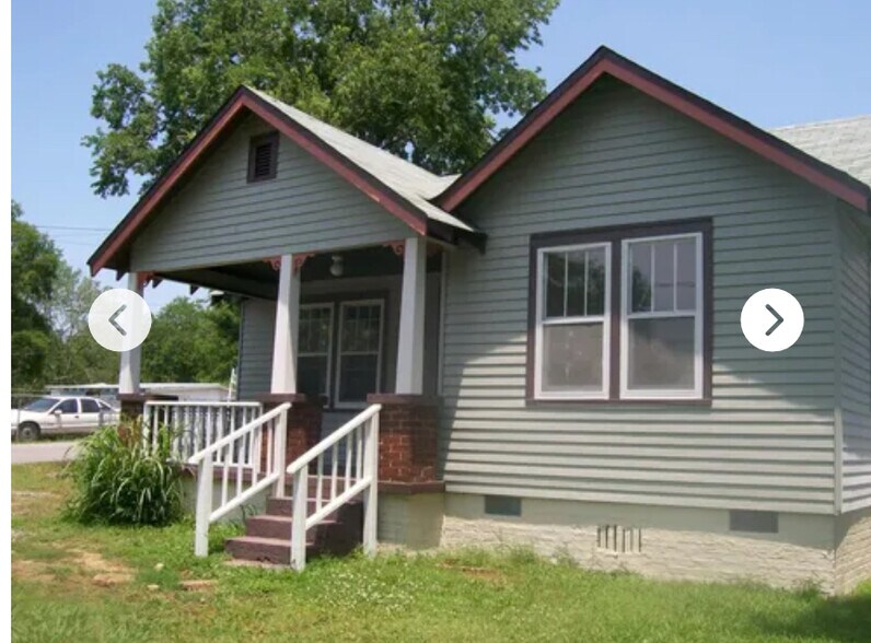 Building Photo - 401 Elm St