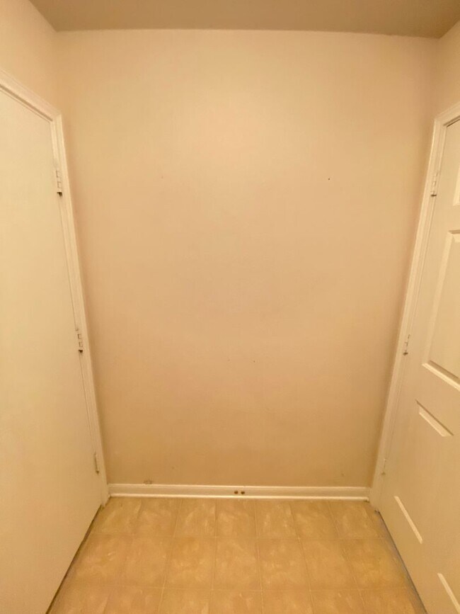 Building Photo - Beautiful 4 bed 2 bath home in White Rock subdivision.