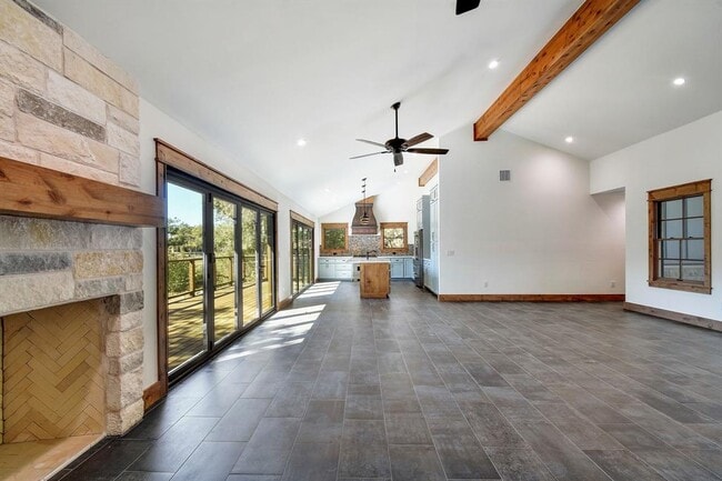 Building Photo - 108 Hub Dr