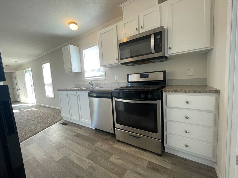 Building Photo - 38044 Johannes Dr