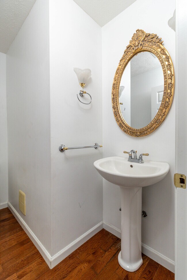 Building Photo - 2084 Allenridge Dr