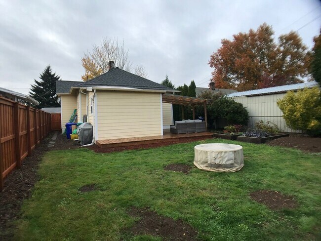 Building Photo - Charming remodeled Bungalow - 2 Bedrooms 1 Bath, 1,104 Sq. Ft.