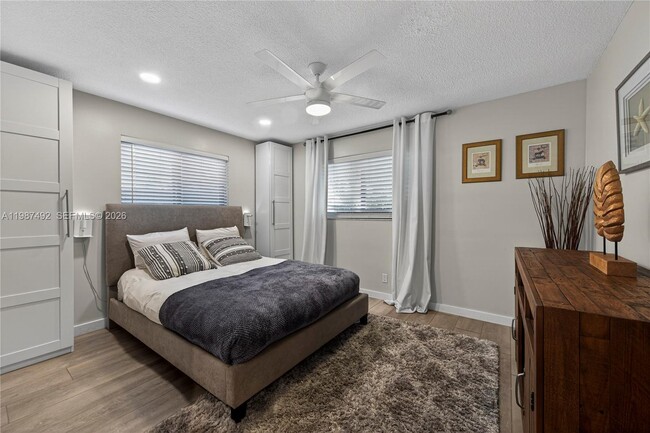 Building Photo - 371 SE 3rd St