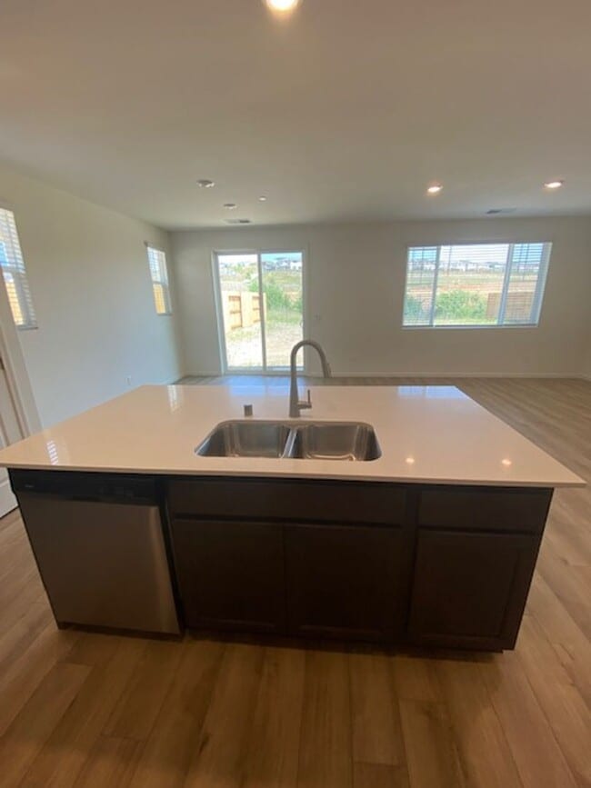 Building Photo - Solar Pet Friendly Single Story Home in Fo...