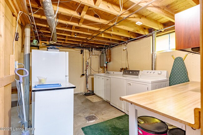 Building Photo - 4305 Darbrook Rd