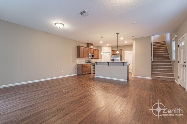 Building Photo - 3307 NE 43rd Pl