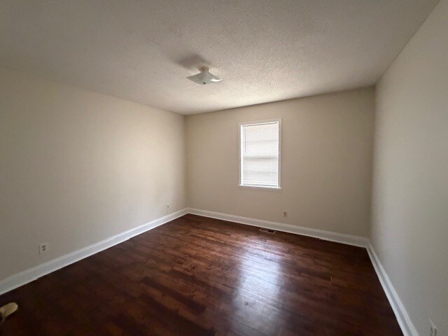 Building Photo - 601 Englewood Dr