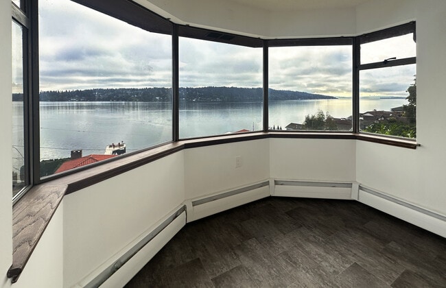 Building Photo - 3938 NE 157th Pl