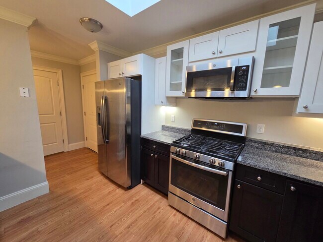 Building Photo - 286 Main St