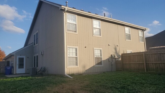 Building Photo - 2012 Deer Trail