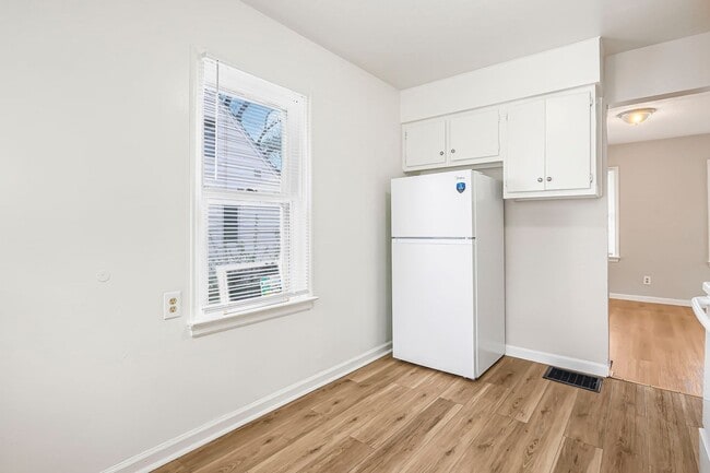 Building Photo - Newly Renovated - 3 Bed, 1.5 Bath Single-Family Home w/ Garage!!
