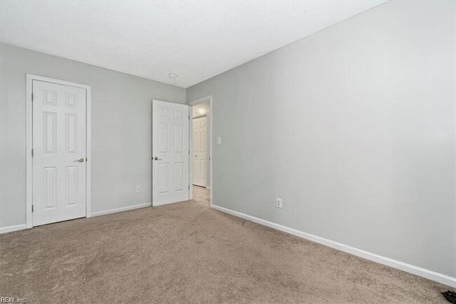 Building Photo - 4975 Kemps Lake Dr