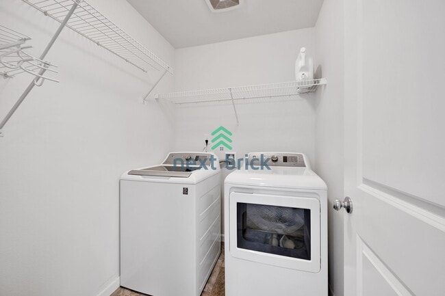 Building Photo - Spacious 4-Bed & 2.5 Bath Single Family Ho...