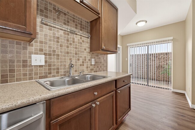 Building Photo - 10811 Richmond Ave.