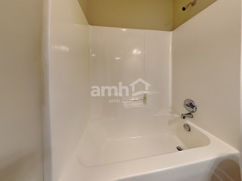 Building Photo - 817 Winterside Ln