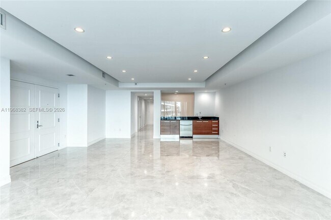 Building Photo - 3535 S Ocean Dr