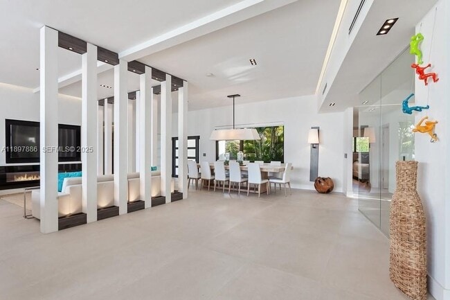 Building Photo - 7972 Biscayne Point Cir