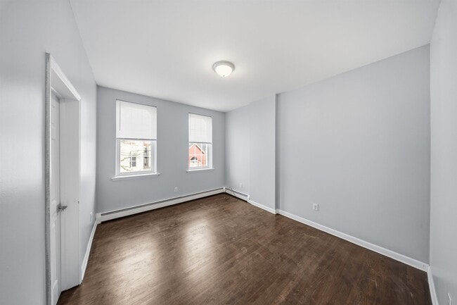 Building Photo - 303 3rd St