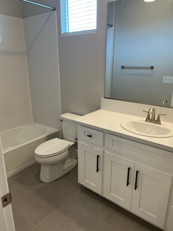 Building Photo - 3064 Vaughn Wy