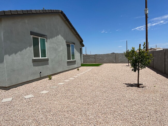 Building Photo - Newer Home with RV Gate in San Tan Valley!