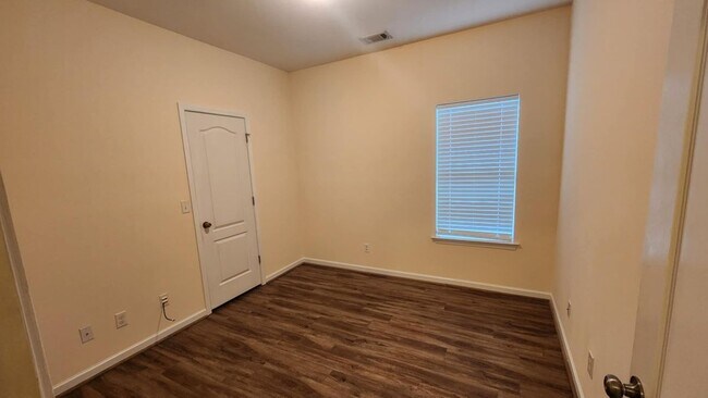 Building Photo - 299 High Ridge Dr