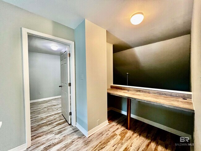 Building Photo - 444 Clubhouse Dr