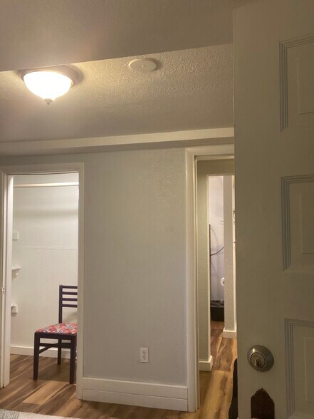 Building Photo - 616 W Mulberry St