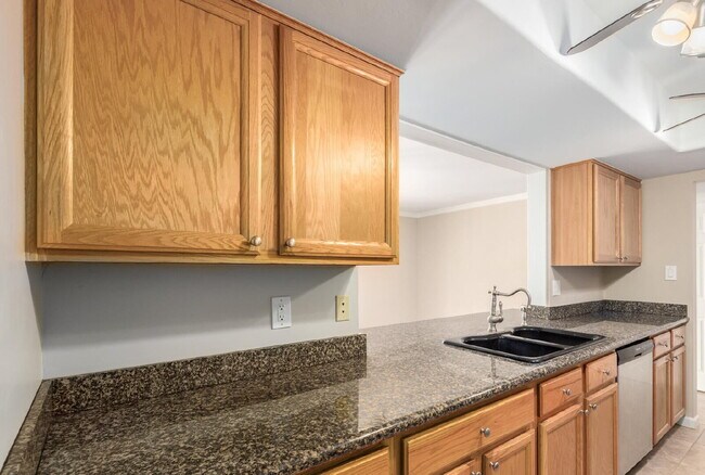 Building Photo - ASU Rooms for Rent – All Utilities Include...