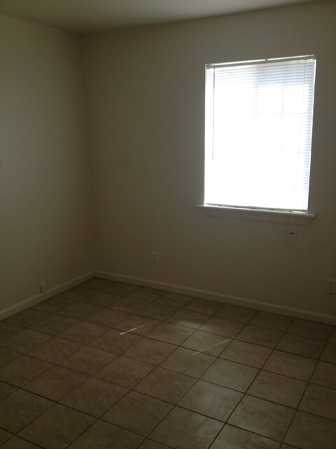 Building Photo - NEW REMODELED
