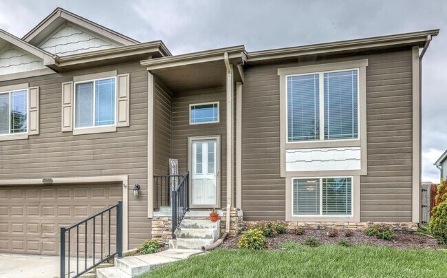 Building Photo - 13806 S 43rd Ave