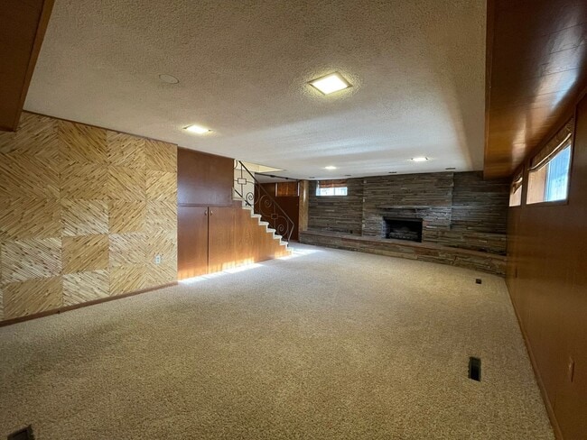 Building Photo - Gorgeous Mid-Century Modern Home Adjacent to BYU