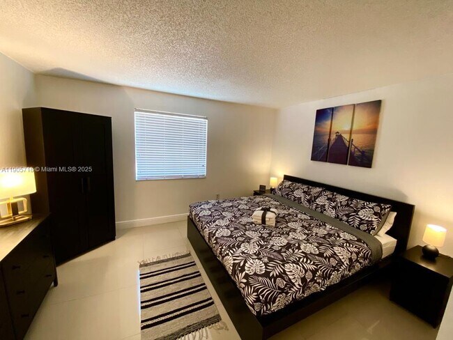 Building Photo - 12533 NW 11th Way