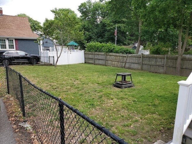 Building Photo - 112 Front St