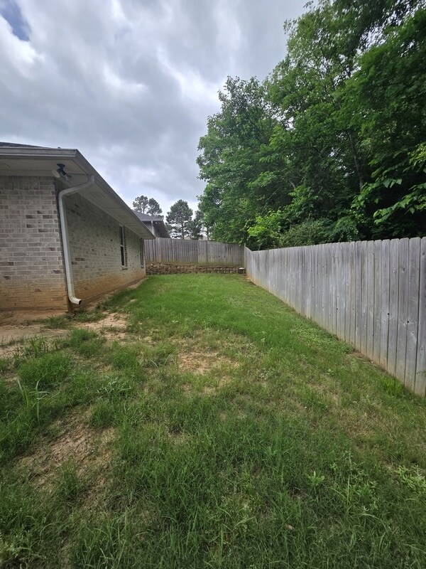 Building Photo - 19866 Meadow W Ln