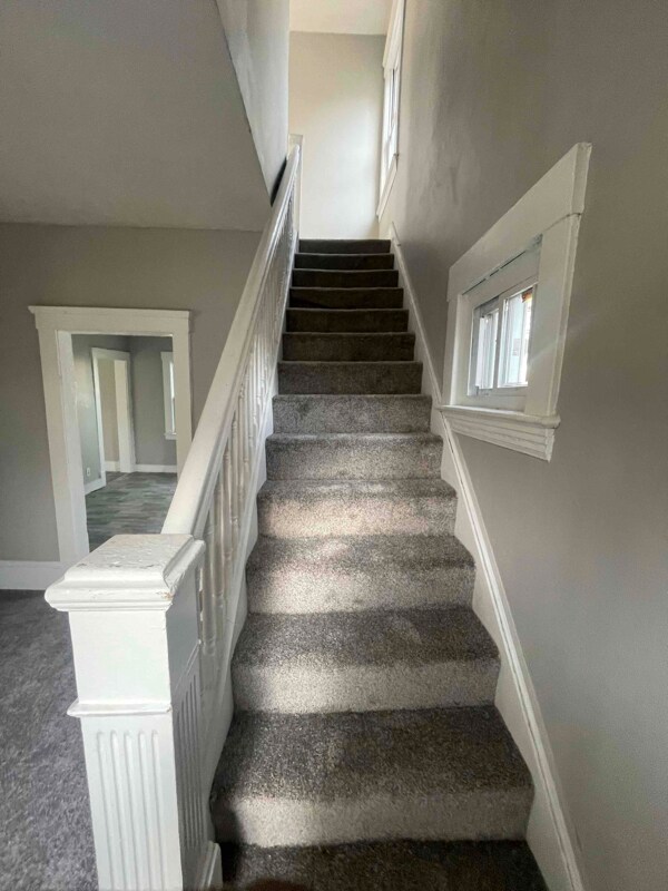 Building Photo - 602 E 99th St